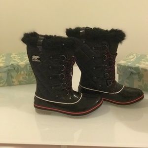 Snow boots